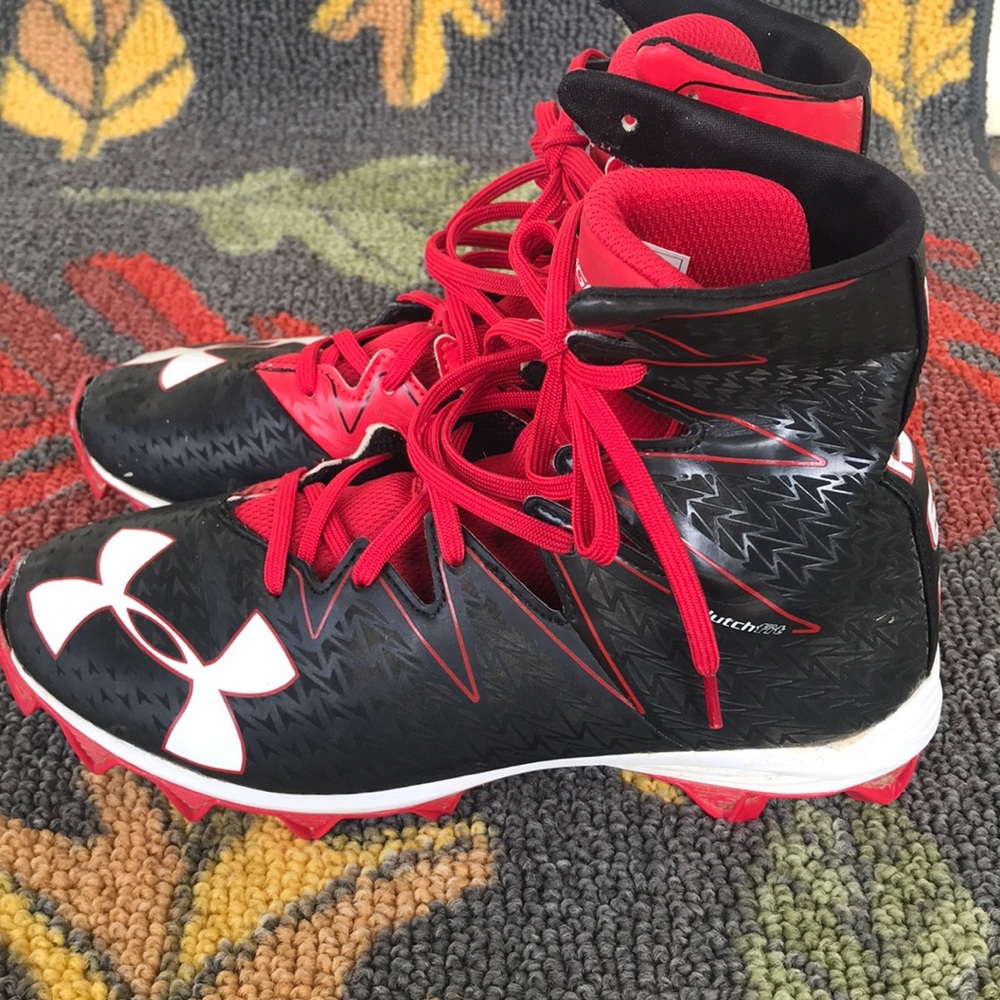 Under Armour clutch fit football cleats